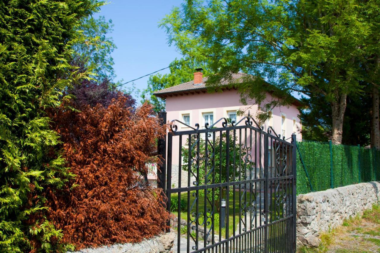 Villa Mercedes Piloña Екстериор снимка